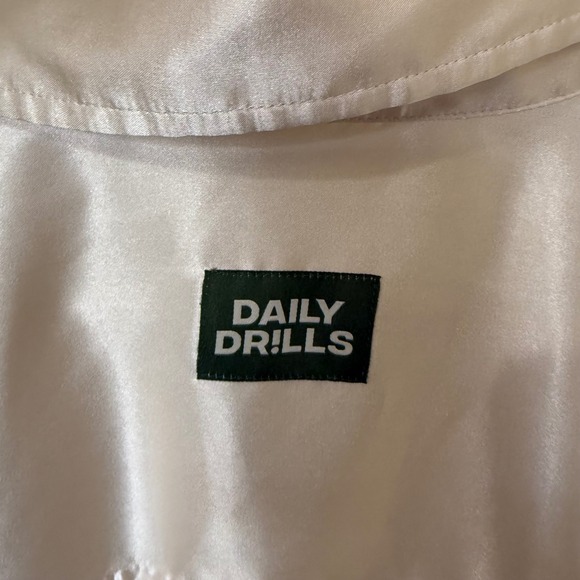 DAILY‎ DR!LLS Satin Button Down Shirt Womens M L Beige Silk Blend Long Sleeve - Picture 5 of 8